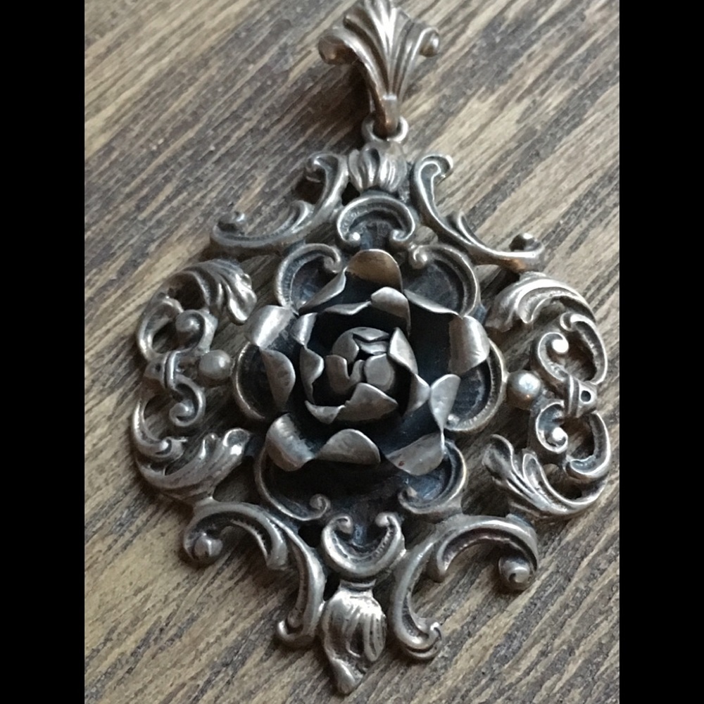 SALE 💃🏻ANTIQUE EUROPEAN SILVER ROSE PENDANT